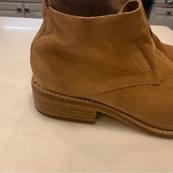 Eileen Fisher Women’s Tan Leather Pull On Ankle Boots Booties Shoes Sz 7.5 - Picture 5 of 11
